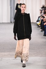 ヴェロニク ブランキーノ 2017年春夏コレクション - 開放感と目覚める少女性｜写真17