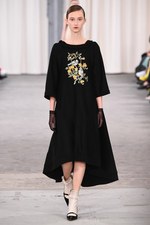 ヴェロニク ブランキーノ 2017年春夏コレクション - 開放感と目覚める少女性｜写真18