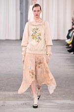 ヴェロニク ブランキーノ 2017年春夏コレクション - 開放感と目覚める少女性｜写真21