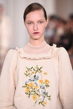 ヴェロニク ブランキーノ 2017年春夏コレクション - 開放感と目覚める少女性｜写真22