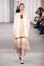 ヴェロニク ブランキーノ 2017年春夏コレクション - 開放感と目覚める少女性｜写真23