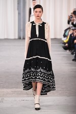 ヴェロニク ブランキーノ 2017年春夏コレクション - 開放感と目覚める少女性｜写真24