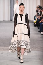 ヴェロニク ブランキーノ 2017年春夏コレクション - 開放感と目覚める少女性｜写真25