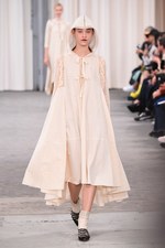 ヴェロニク ブランキーノ 2017年春夏コレクション - 開放感と目覚める少女性｜写真27