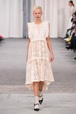 ヴェロニク ブランキーノ 2017年春夏コレクション - 開放感と目覚める少女性｜写真31