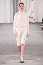 ヴェロニク ブランキーノ 2017年春夏コレクション - 開放感と目覚める少女性｜写真42