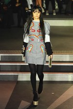 オランピア ル タン 2017年春夏コレクション - サイケな空間で主張する自由主義｜写真12