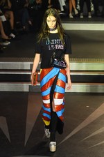 オランピア ル タン 2017年春夏コレクション - サイケな空間で主張する自由主義｜写真46