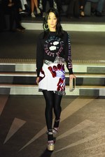 オランピア ル タン 2017年春夏コレクション - サイケな空間で主張する自由主義｜写真53