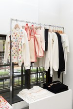 リトゥンアフターワーズによる展覧会が表参道ロケットで開催、17春夏受注会や写真展など｜写真19