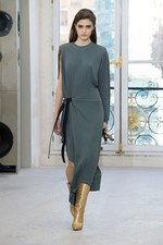 ルイ・ヴィトン2017年春夏ウィメンズ・コレクション - パリに生きる女性たちが魅せる左右非対称の美｜写真1