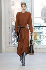 ルイ・ヴィトン2017年春夏ウィメンズ・コレクション - パリに生きる女性たちが魅せる左右非対称の美｜写真3