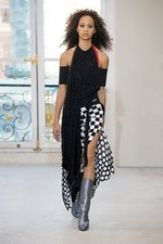 ルイ・ヴィトン2017年春夏ウィメンズ・コレクション - パリに生きる女性たちが魅せる左右非対称の美｜写真6