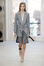 ルイ・ヴィトン2017年春夏ウィメンズ・コレクション - パリに生きる女性たちが魅せる左右非対称の美｜写真12