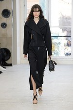 ルイ・ヴィトン2017年春夏ウィメンズ・コレクション - パリに生きる女性たちが魅せる左右非対称の美｜写真14