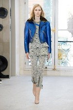 ルイ・ヴィトン2017年春夏ウィメンズ・コレクション - パリに生きる女性たちが魅せる左右非対称の美｜写真22