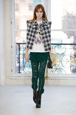 ルイ・ヴィトン2017年春夏ウィメンズ・コレクション - パリに生きる女性たちが魅せる左右非対称の美｜写真24