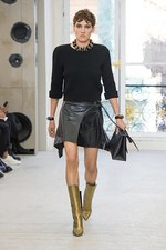 ルイ・ヴィトン2017年春夏ウィメンズ・コレクション - パリに生きる女性たちが魅せる左右非対称の美｜写真26