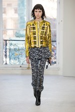 ルイ・ヴィトン2017年春夏ウィメンズ・コレクション - パリに生きる女性たちが魅せる左右非対称の美｜写真36