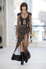 ルイ・ヴィトン2017年春夏ウィメンズ・コレクション - パリに生きる女性たちが魅せる左右非対称の美｜写真37