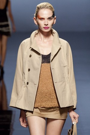 自然の持つ儚い美しさを織り込んだ - KAMISHIMA CHINAMI(カミシマチナミ) 2012年春夏コレクション｜写真16