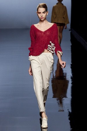 自然の持つ儚い美しさを織り込んだ - KAMISHIMA CHINAMI(カミシマチナミ) 2012年春夏コレクション｜写真17