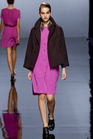 自然の持つ儚い美しさを織り込んだ - KAMISHIMA CHINAMI(カミシマチナミ) 2012年春夏コレクション｜写真45