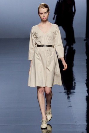 自然の持つ儚い美しさを織り込んだ - KAMISHIMA CHINAMI(カミシマチナミ) 2012年春夏コレクション｜写真62