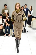 ユニクロ×カリーヌ・ロワトフェルド 16年秋冬、“女性の美しさを引き出す”コートやタイトスカート｜写真73