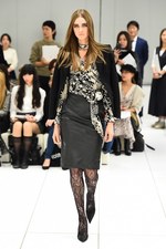 ユニクロ×カリーヌ・ロワトフェルド 16年秋冬、“女性の美しさを引き出す”コートやタイトスカート｜写真80