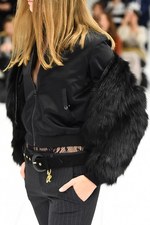 ユニクロ×カリーヌ・ロワトフェルド 16年秋冬、“女性の美しさを引き出す”コートやタイトスカート｜写真106