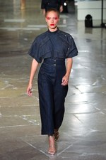 ケンゾー 2017年春夏コレクション - ブランド創立時、パリのアート界を席巻していた彼を想って｜写真3