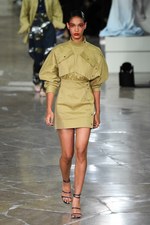 ケンゾー 2017年春夏コレクション - ブランド創立時、パリのアート界を席巻していた彼を想って｜写真8