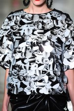 ケンゾー 2017年春夏コレクション - ブランド創立時、パリのアート界を席巻していた彼を想って｜写真25