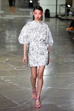 ケンゾー 2017年春夏コレクション - ブランド創立時、パリのアート界を席巻していた彼を想って｜写真28