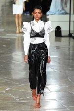 ケンゾー 2017年春夏コレクション - ブランド創立時、パリのアート界を席巻していた彼を想って｜写真29