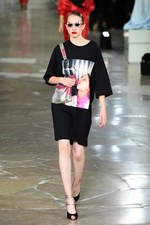 ケンゾー 2017年春夏コレクション - ブランド創立時、パリのアート界を席巻していた彼を想って｜写真39