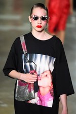 ケンゾー 2017年春夏コレクション - ブランド創立時、パリのアート界を席巻していた彼を想って｜写真40