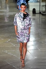 ケンゾー 2017年春夏コレクション - ブランド創立時、パリのアート界を席巻していた彼を想って｜写真55