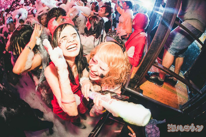 ハロウィンパーティー「泡ハロウィン」渋谷 clubasia&鹿児島で開催、仮装して泡まみれに！｜写真7