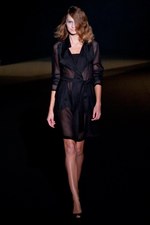 生命力に溢れ、セクシーで自立した女性をイメージ - A DEGREE FAHRENHEIT(エー ディグリー ファーレンハイト) 2012年春夏コレクション｜写真1