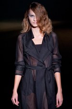 生命力に溢れ、セクシーで自立した女性をイメージ - A DEGREE FAHRENHEIT(エー ディグリー ファーレンハイト) 2012年春夏コレクション｜写真2