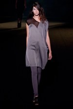 生命力に溢れ、セクシーで自立した女性をイメージ - A DEGREE FAHRENHEIT(エー ディグリー ファーレンハイト) 2012年春夏コレクション｜写真17