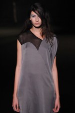 生命力に溢れ、セクシーで自立した女性をイメージ - A DEGREE FAHRENHEIT(エー ディグリー ファーレンハイト) 2012年春夏コレクション｜写真18