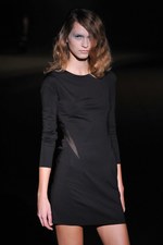 生命力に溢れ、セクシーで自立した女性をイメージ - A DEGREE FAHRENHEIT(エー ディグリー ファーレンハイト) 2012年春夏コレクション｜写真20