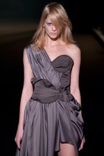 生命力に溢れ、セクシーで自立した女性をイメージ - A DEGREE FAHRENHEIT(エー ディグリー ファーレンハイト) 2012年春夏コレクション｜写真33