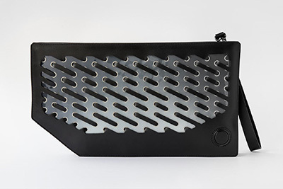 イッセイ ミヤケとソニー 加速度センサーで柄が変わるバッグ、モノクロのグラデーションが多彩な表情に