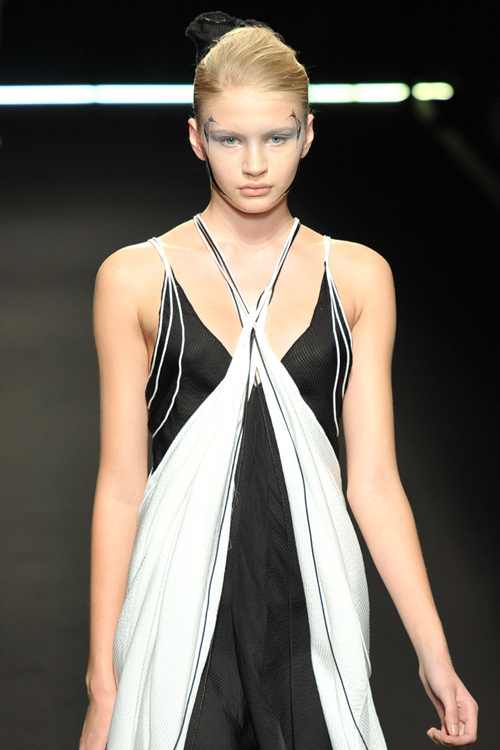 ヤストシ エズミ 2012年春夏<span>コレクション</span> - 写真17