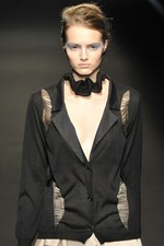 ひもから生まれる繊細でエレガントなスタイル - Yasutoshi Ezumi(ヤストシ エズミ) 2012年春夏コレクション｜写真9