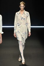 ひもから生まれる繊細でエレガントなスタイル - Yasutoshi Ezumi(ヤストシ エズミ) 2012年春夏コレクション｜写真14